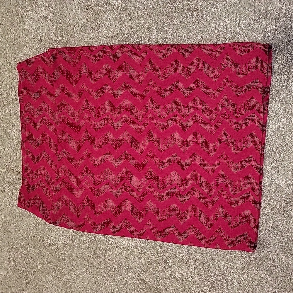 LuLaRoe pencil skirt (like new) sz medium pink chevron